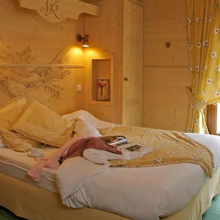 Neige Et Roc Hotel 4*