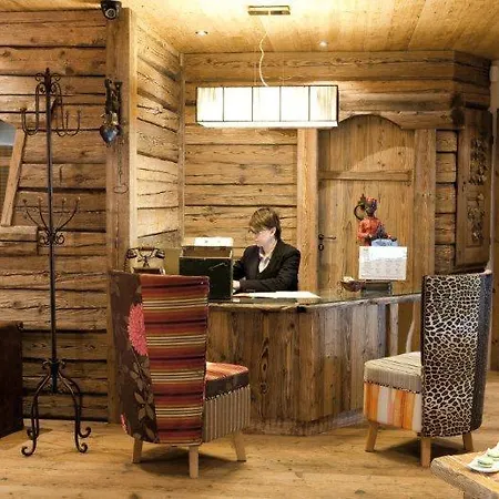 Neige Et Roc Hotel 4*
